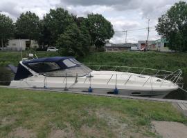 Motoryacht ELENA，位于埃克洛的酒店