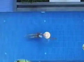 Luxurious 4 bedroom Villa next to the lagoon