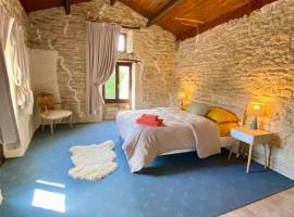Self contained Guest House in Juillé，位于Juille的酒店