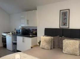 Cosy countryside stay- Waters Upton, Telford