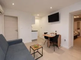 Lara - private parking and garden