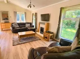 Family Friendly Lodge sleeping 5 with Hot Tub - Devon