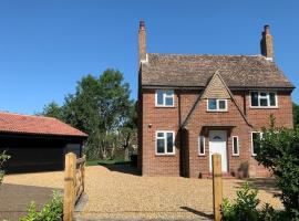 Cottage Stay in Hingham，位于Hingham的酒店