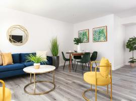 Luxury 2BR Apartment Great Area with Parking，位于格伦代尔的酒店