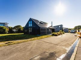 The Black Barn - Karitane Beach，位于Karitane的酒店