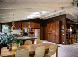 Ecco Red Hill Retreat - Luxe Rural Escape with Tennis Court