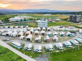 Gangneung Base Camp Caravan Glamping，位于瓦永东的豪华帐篷营地