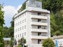 ホテルララプラス，位于韮崎市的酒店