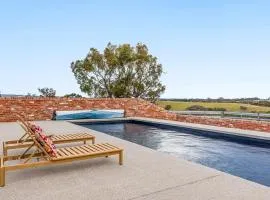 Mia Springs Pool Oasis in Heathcote Wine Country