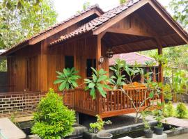 Omah Kayuku Homestay Jogja，位于Gejayan的酒店