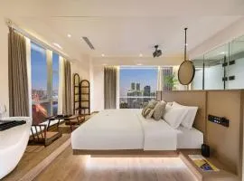 Liberation Monument Riverside Hotel,Pick-up service is available upon arrival please make a reservation one day in advance