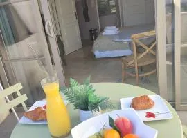 Le Charmant-Terrasse-Vue et accès Piscine -15