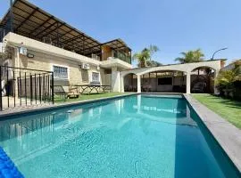 סוויטות אוצר המעיינות - 3 סוויטות מדהימות עם בריכה מחוממת וג'קוזי במושב רחוב