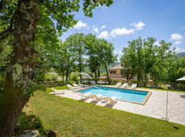 Villa Cresci con piscina Tuscan villa with pool near Sassetta thermal baths & Bolgheri Wine Route，位于萨塞塔的酒店