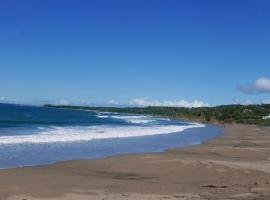 Hotel Posada Los Destiladeros，位于佩达西镇的带停车场的酒店