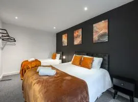 Modern Comfort 4BR Home for 10