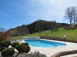 Chalet tout confort avec piscine, terrasse, et sauna privé en montagne - FR-1-589-101