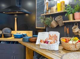 宜必思普罗旺斯沙龙酒店，位于普罗旺斯地区萨隆的酒店