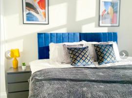 The Felix Apartments - 3 Bedrooms - FREE Parking - Close to train station，位于弗特威克的酒店