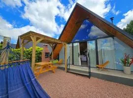 Chalé com banheira de hidromassagem e lareira l Chalé Azul