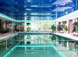 格但斯克波塞冬美居酒店，位于格但斯克的带泳池的酒店