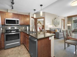 Mountain View Escape with open hot tub, Views!!，位于坎莫尔的乡村别墅