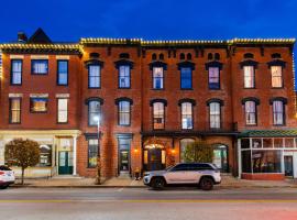 The Woodford Hotel，位于Versailles的酒店