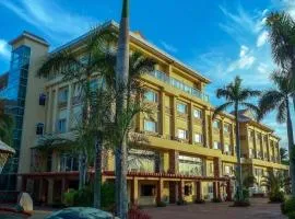 Tanza Oasis Hotel And Resort