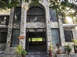 Pratiksha River Retreat，位于加尔加的酒店