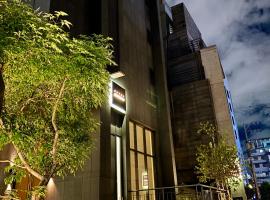 Hotel Biz Suwon，位于水原市的带停车场的酒店