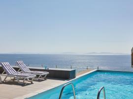 Deep Blue Luxury Escape Heated Pool & Sea View，位于萨罗尼扎的酒店