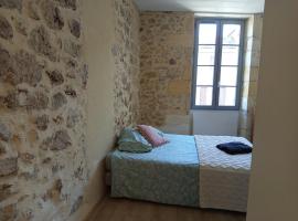 Studio cosy en pierre au cœur du vieux Langon，位于朗贡的酒店