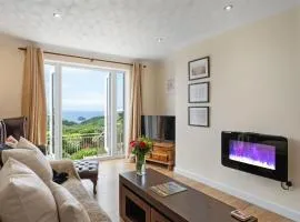 Peaceful Home Sea Views Private Parking