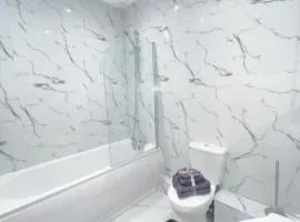 The Felix Apartments - 2 Bedrooms - WIFI - FREE Parking