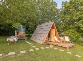 Glamping Bizjak，位于普雷德沃尔的浪漫度假酒店