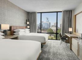 夏洛特喜来登酒店，位于夏洛特的酒店