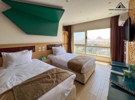Grand museum & pyramids view inn，位于Banī Ghālib的带停车场的酒店