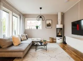 Guestly Homes - Spacious 2BR Executive Residence