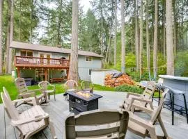 Hot Tub + Fireplace: Peaceful Anderson Island Home