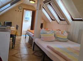 Cozy Ferienapartment in Golßen nahe Tropical Island，位于Golßen的酒店
