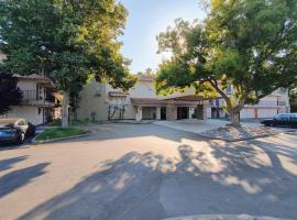 Rancho Cordova Inn，位于兰乔科尔多瓦的酒店