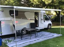 Caravan Tiny House Base Camp Granada Camping