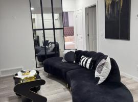 Luxury Haven by Kc & Flo，位于Calgary的酒店