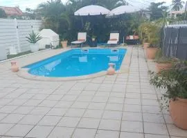 COQUET F2 CLIMATISE AVEC PISCINE AU LAMENTIN