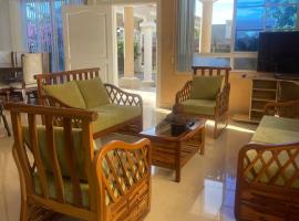 Casa en urbanización privada a 2 minutos caminando de la playa, Vía a Data，位于普拉亚斯的酒店