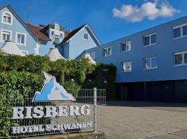 Eisberg Hotel Schwanen，位于拉尔的酒店