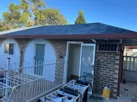 Mains Rd 后院的独立田园小屋 M9