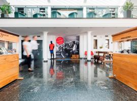 Hotel HerzogsPark，位于黑措根奥拉赫的酒店