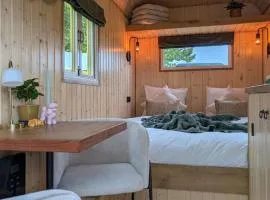 CRASH'NSTAY - Mamaloe