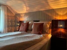 Cosy farmhouse with spa as add on service，位于约维克的酒店